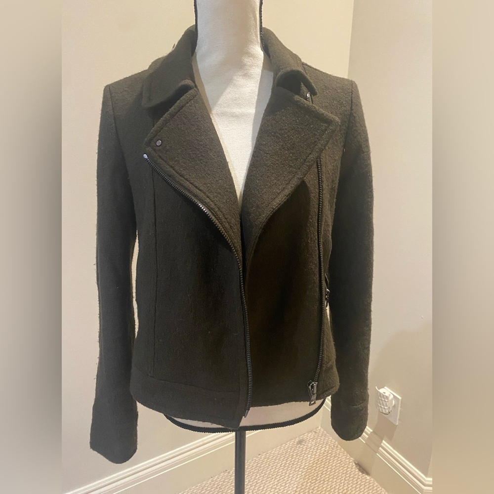Army green short jacket